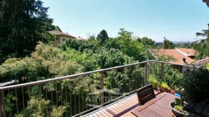 Elegante appartamento con mansarda Torino precollina
