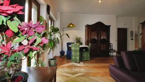 Elegante appartamento con mansarda Torino precollina