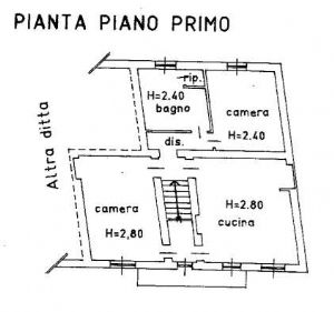 Casa ristrutturata libera su tre lati con cortile privato