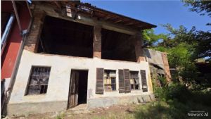 CASCINA DI TESTA LIBERA SU TRE LATI CON AMPIO TERRENO CONFINANTE – IMPORTANTE POTENZIALE DI RECUPERO