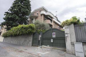 ESCLUSIVO APPARTAMENTO IN ZONA COLLINARE