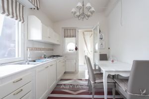 ESCLUSIVO APPARTAMENTO IN ZONA COLLINARE