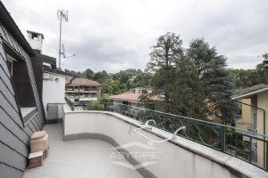 ESCLUSIVO APPARTAMENTO IN ZONA COLLINARE