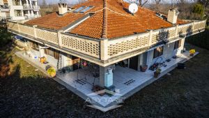Druento villa indipendente con giardino zona Misterletta