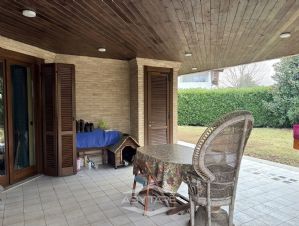 Druento villa indipendente con giardino zona Misterletta