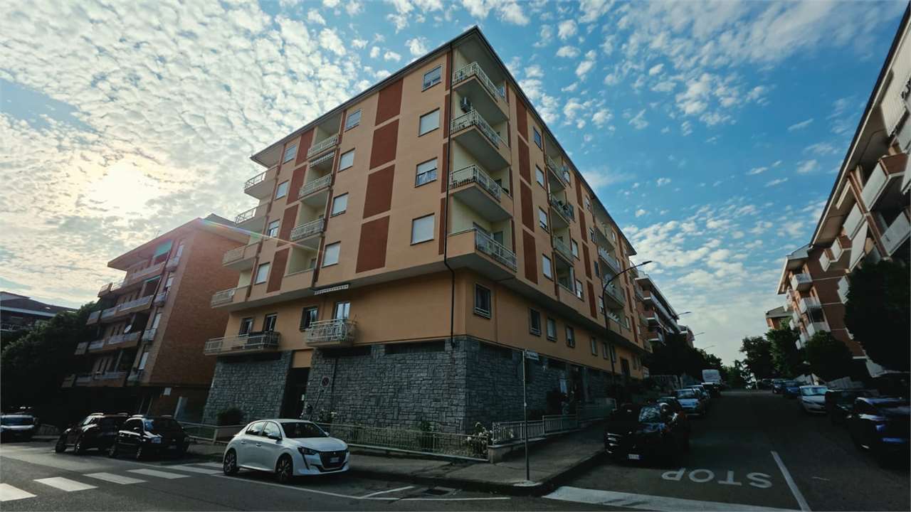 PENULTIMO PIANO CON TRIPLA ESPOSIZIONE, BOX AUTO E GRANDE LUMINOSITÀ