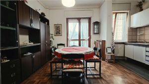 PENULTIMO PIANO CON TRIPLA ESPOSIZIONE, BOX AUTO E GRANDE LUMINOSITÀ