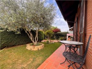 VILLA A SCHIERA LIBERA SU TRE LATI GIA' ARREDATA