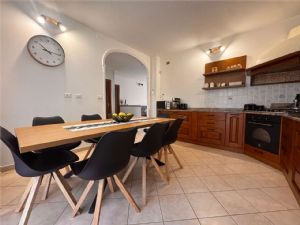 VILLA A SCHIERA LIBERA SU TRE LATI GIA' ARREDATA