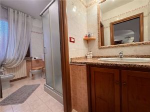 VILLA A SCHIERA LIBERA SU TRE LATI GIA' ARREDATA