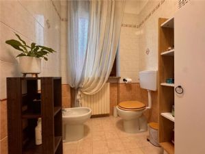 VILLA A SCHIERA LIBERA SU TRE LATI GIA' ARREDATA