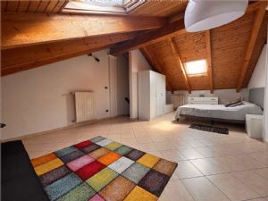 VILLA A SCHIERA LIBERA SU TRE LATI GIA' ARREDATA