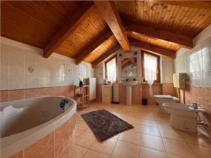 VILLA A SCHIERA LIBERA SU TRE LATI GIA' ARREDATA