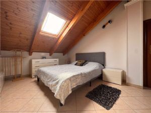 VILLA A SCHIERA LIBERA SU TRE LATI GIA' ARREDATA