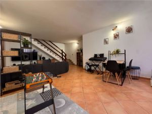 VILLA A SCHIERA LIBERA SU TRE LATI GIA' ARREDATA