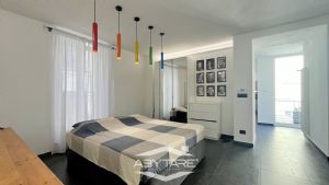 Casa semindipendente con cortile privato, box auto e  magazzino