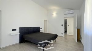 Casa semindipendente con cortile privato, box auto e  magazzino