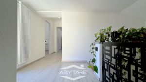 Casa semindipendente con cortile privato, box auto e  magazzino