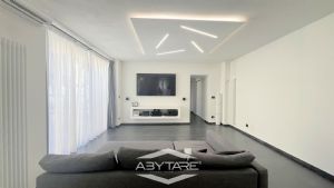 Casa semindipendente con cortile privato, box auto e  magazzino