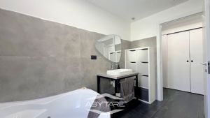 Casa semindipendente con cortile privato, box auto e  magazzino