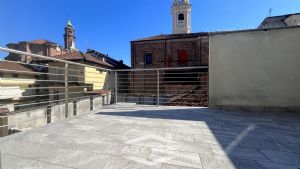 Casa semindipendente con cortile privato, box auto e  magazzino
