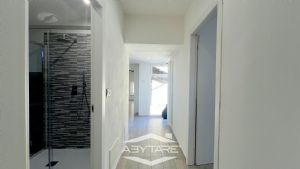 Casa semindipendente con cortile privato, box auto e  magazzino