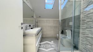 Casa semindipendente con cortile privato, box auto e  magazzino