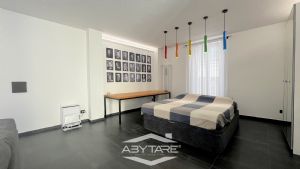 Casa semindipendente con cortile privato, box auto e  magazzino