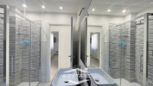 Casa semindipendente con cortile privato, box auto e  magazzino