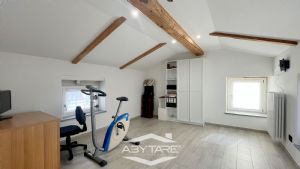 Casa semindipendente con cortile privato, box auto e  magazzino