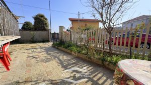 Appartamento piano rialzato in bifamiliare a Carignano