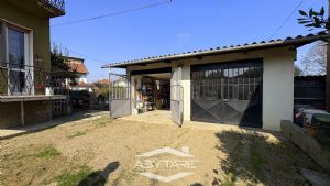 Appartamento piano rialzato in bifamiliare a Carignano