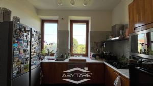Casa indipendente su tre lati con giardino e autorimessa tripla