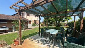 Casa indipendente su tre lati con giardino e autorimessa tripla