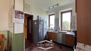 Casa indipendente su tre lati con giardino e autorimessa tripla