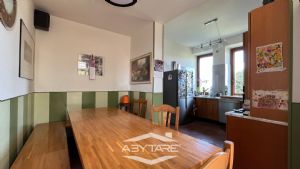 Casa indipendente su tre lati con giardino e autorimessa tripla