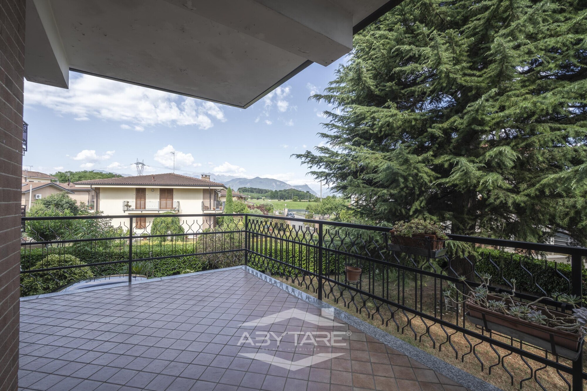 ampio alloggio con terrazzo - libero subito