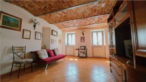 Cascina piemontese libera su tre lati con giardino privato e due unità abitative
