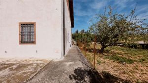 Cascina piemontese libera su tre lati con giardino privato e due unità abitative