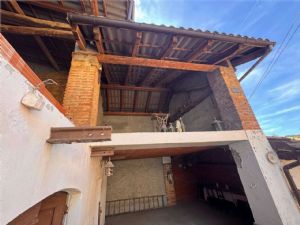 MOMBARUZZO CENTRO PAESE INTERNO AD UNA CORTE