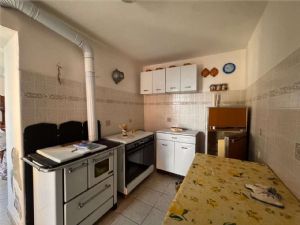 MOMBARUZZO CENTRO PAESE INTERNO AD UNA CORTE