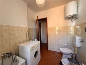 MOMBARUZZO CENTRO PAESE INTERNO AD UNA CORTE
