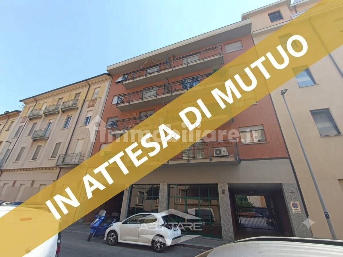 QUADRILOCALE CON DOPPI SERVIZI IN RECENTE COSTRUZIONE