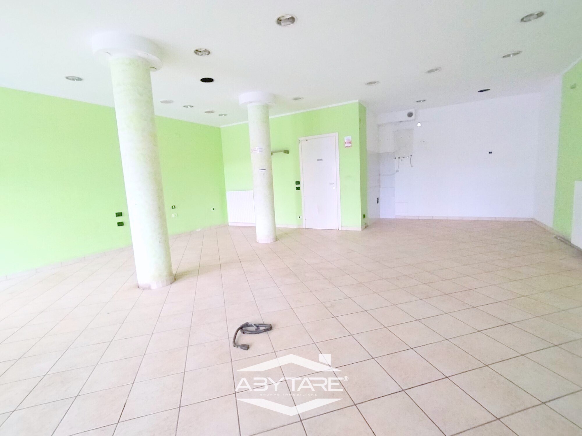 VIA BATTITORE - LOCALE COMMERCIALE DI 70 MQ

Benve...