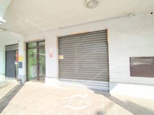 VIA BATTITORE - LOCALE COMMERCIALE DI 70 MQ

Benve...