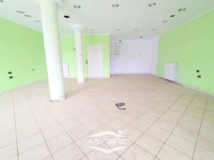 VIA BATTITORE - LOCALE COMMERCIALE DI 70 MQ

Benve...