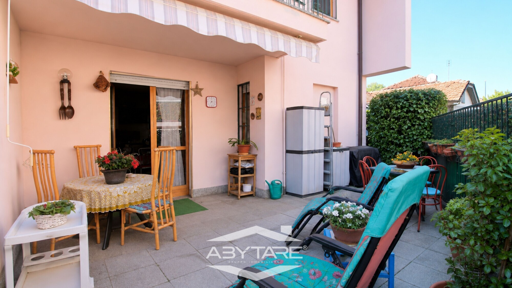 Villetta a schiera con box auto e taverna