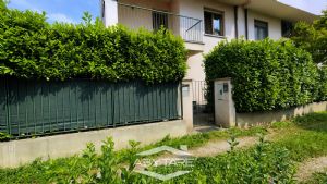 Villetta a schiera con box auto e taverna