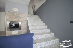 Villa indipendente su tre lati