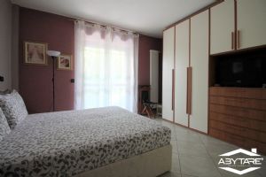 Villa indipendente su tre lati